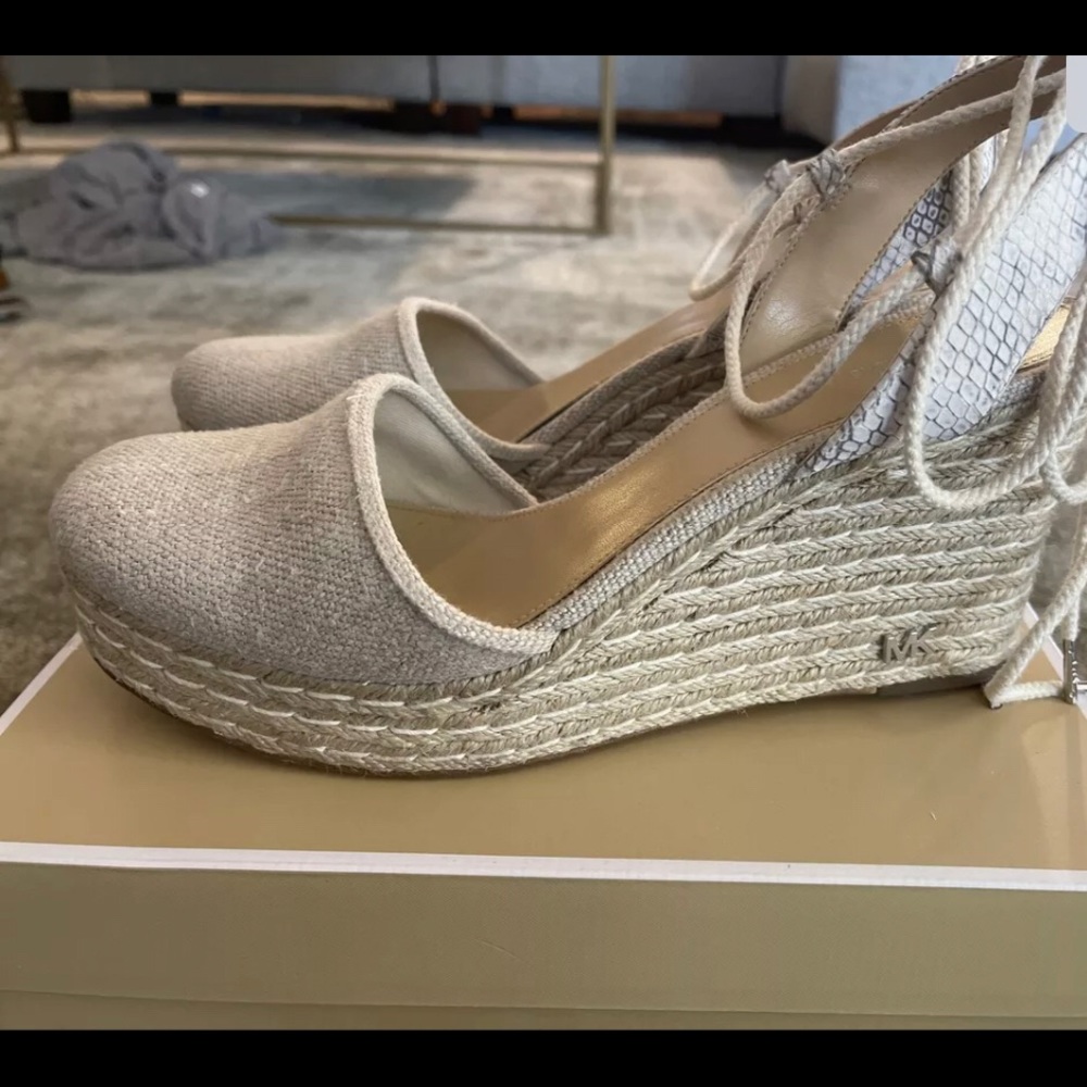 Michael Kors wedge size 11